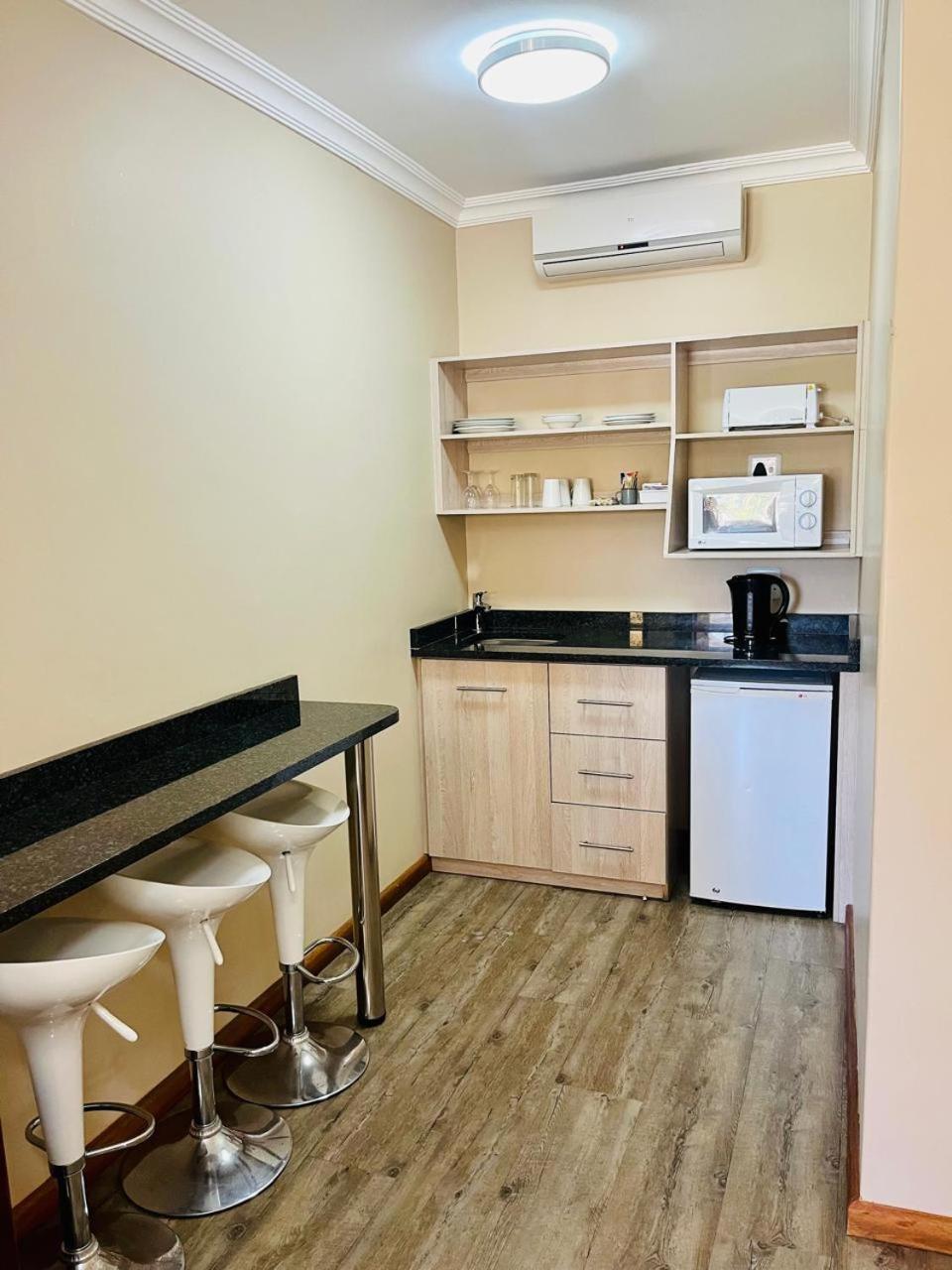 17 On Bird Guest House 보퍼트웨스트 외부 사진