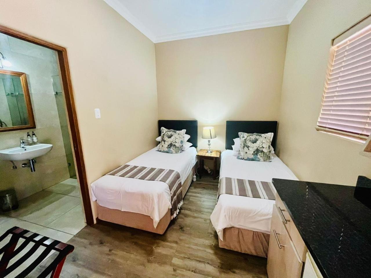 17 On Bird Guest House 보퍼트웨스트 외부 사진